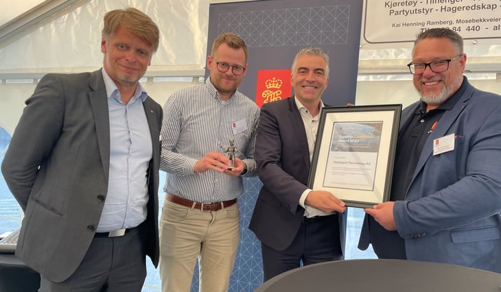 Lars Skjelbred-Eriksen, CEO of Hatteland Technology, receives the Supplier Excellence Award from Kongsberg Defence & Aerospace AS.