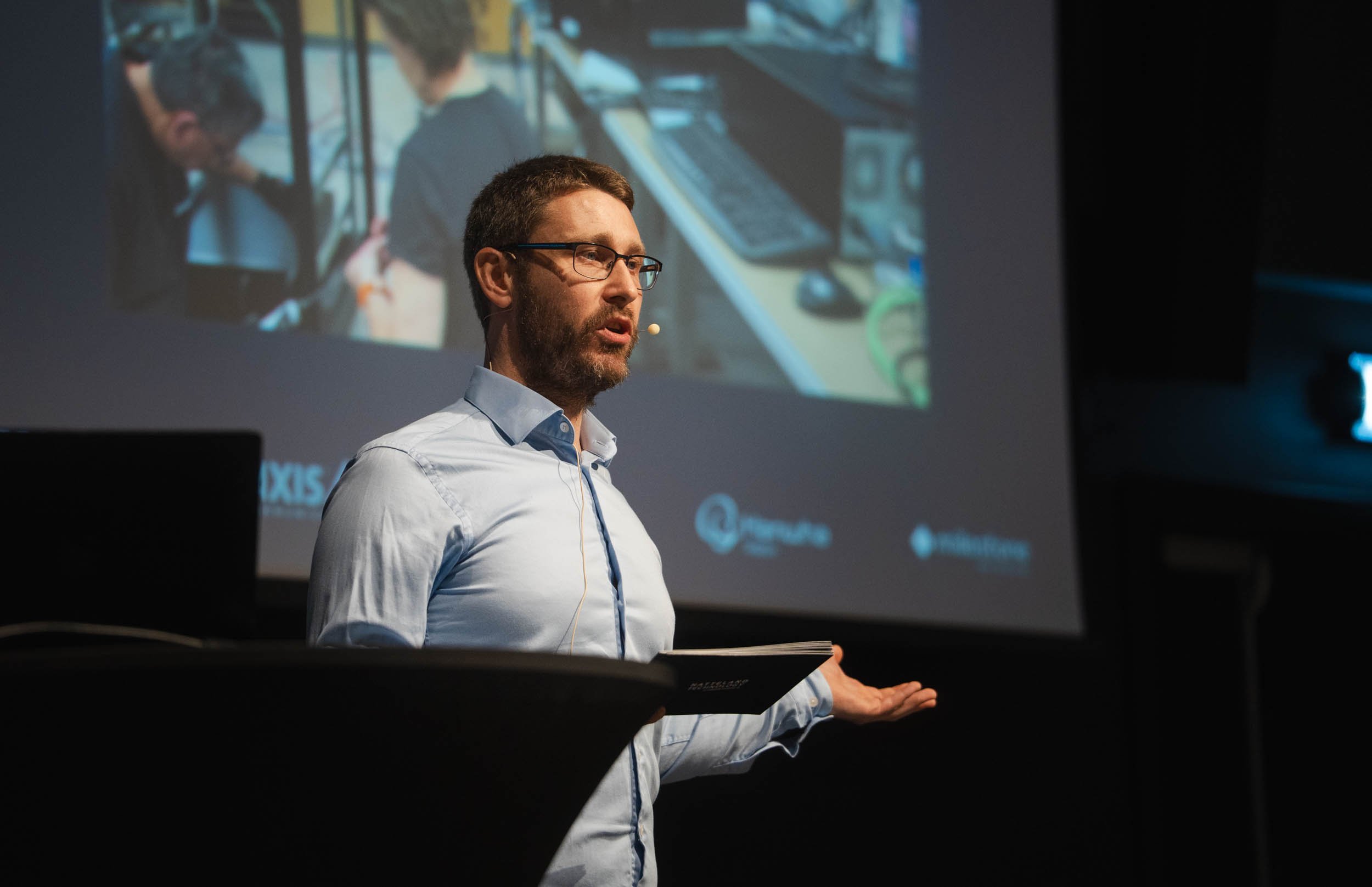 Eirik Dekko fra Hatteland Technology fortalte om hvordan han hadde designet og konfigurert nettverket som ble brukt under demonstrasjonene på HT &amp; Friends Shootout 2025.