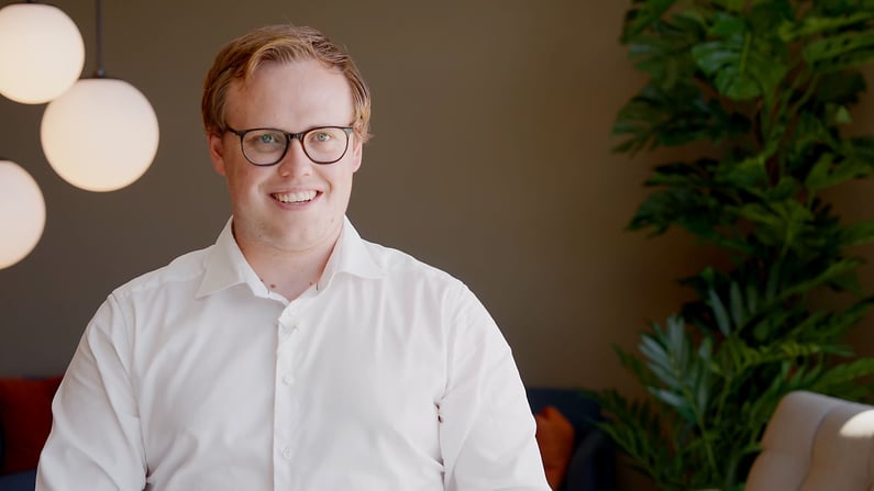 The picture shows one of Hatteland Technology's product managers, Ståle Stokkeland. He is wearing a white shirt. He is smiling, facing the camera.