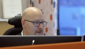 Micke Kogner, Key Account manager at Hatteland Technology Sweden, is here seen in the office, doing focused work on his computer. He is wearing glasses.